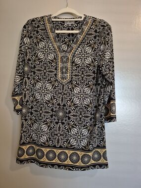 Women's Black & Cream V-Neck Patterned Tunic with Gold Trim